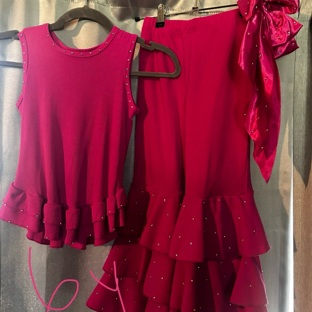 SHEIN Kids Fuchsia Ruffled Dance Costume